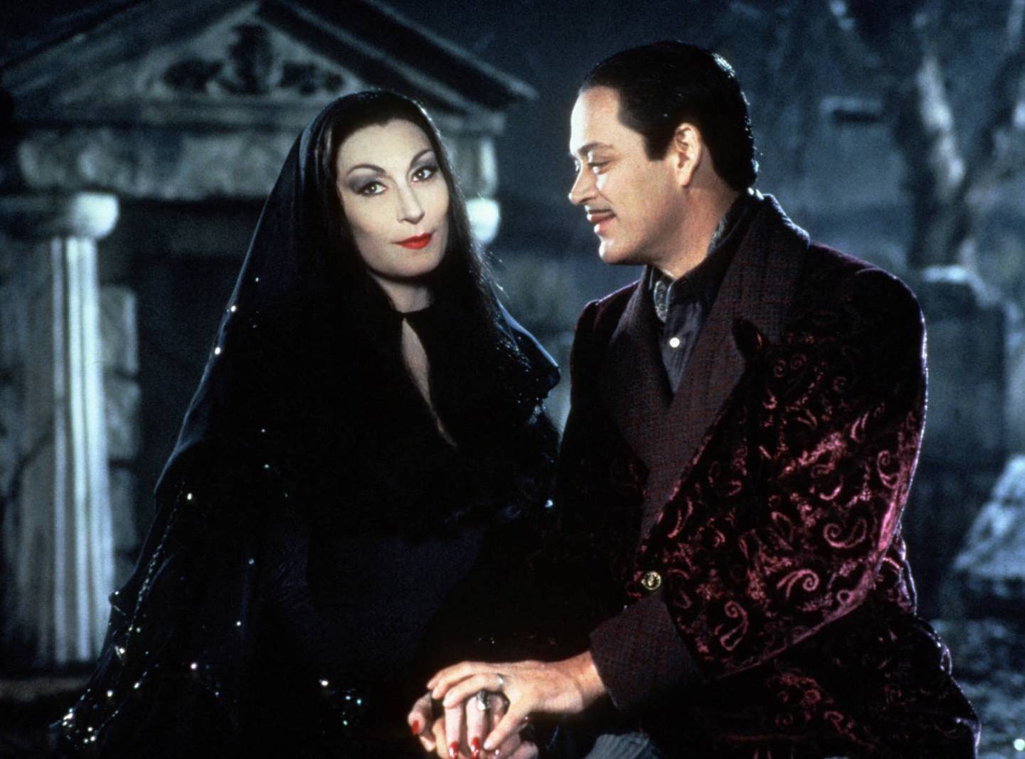 Raul Julia And Anjelica Huston In The Addams Family M - vrogue.co